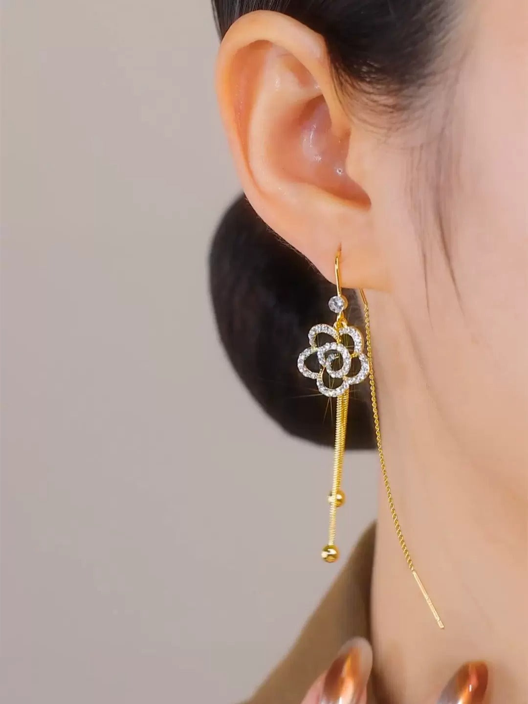 Black flower earrings(18k gold plated)