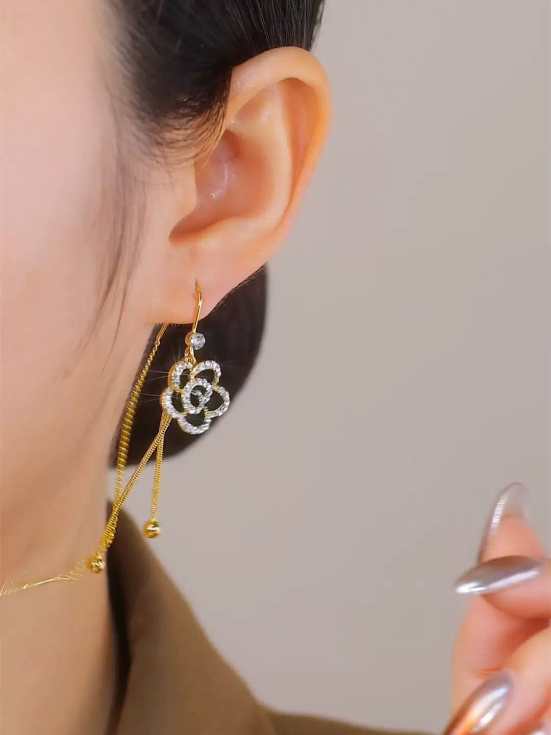 Black flower earrings(18k gold plated)