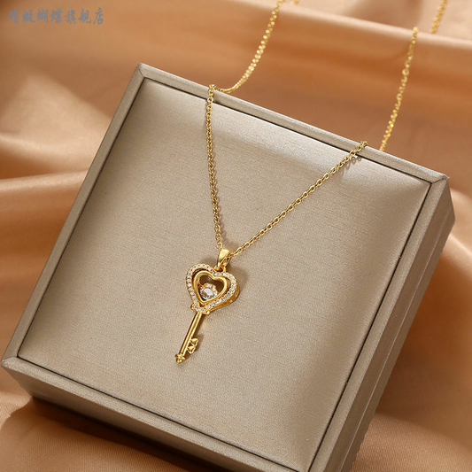 Lover key diamond necklace